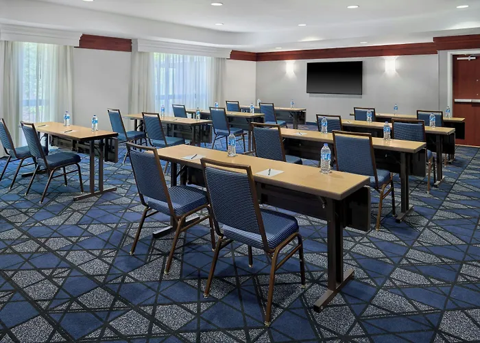 Courtyard By Marriott Kansas City Shawnee
